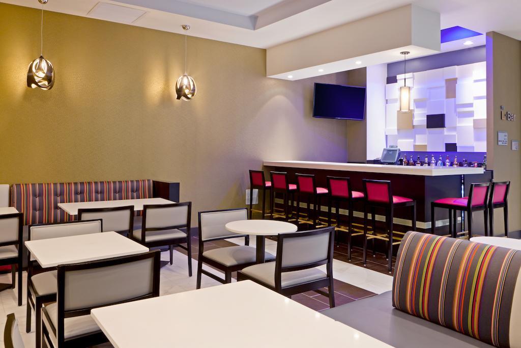 Fairfield Inn & Suites By Marriott New York Queens/Queensboro Bridge Restaurante foto